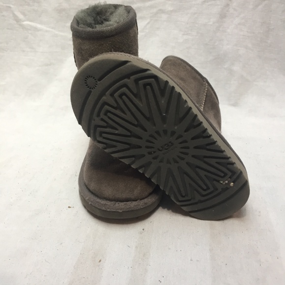 Toddler - Mini UGG Gray Boots Size: 8 - Picture 5 of 8